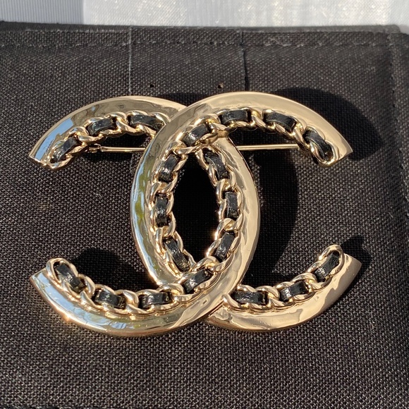 CHANEL 2022P GOLDEN TONE CC LOGO BLACK LEATHER CHAIN BROOCH PIN CHARM - Picture 8 of 15